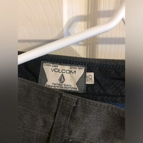 Volcom Shorts - Picture 3 of 4